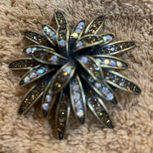 Premier Design Knotting Hill Brooch